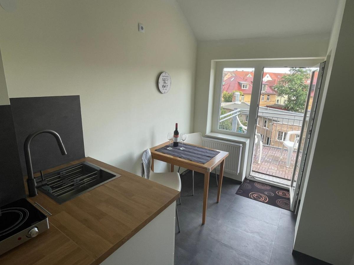 Schoene Neue 4 Zimmer Wohnung Mit Sued-Balkon Bis 8 Personen Naumburg  Zewnętrze zdjęcie