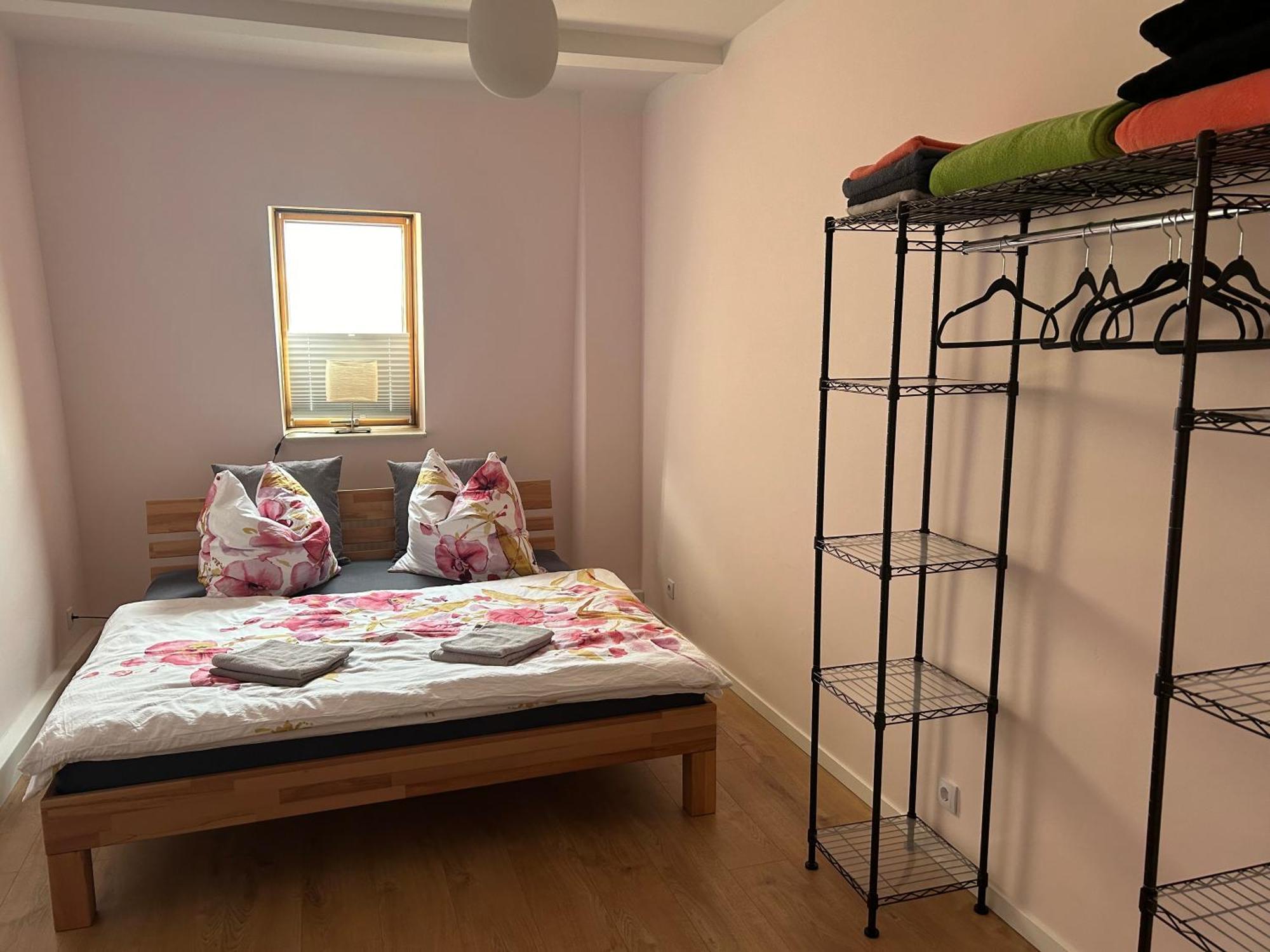 Schoene Neue 4 Zimmer Wohnung Mit Sued-Balkon Bis 8 Personen Naumburg  Zewnętrze zdjęcie