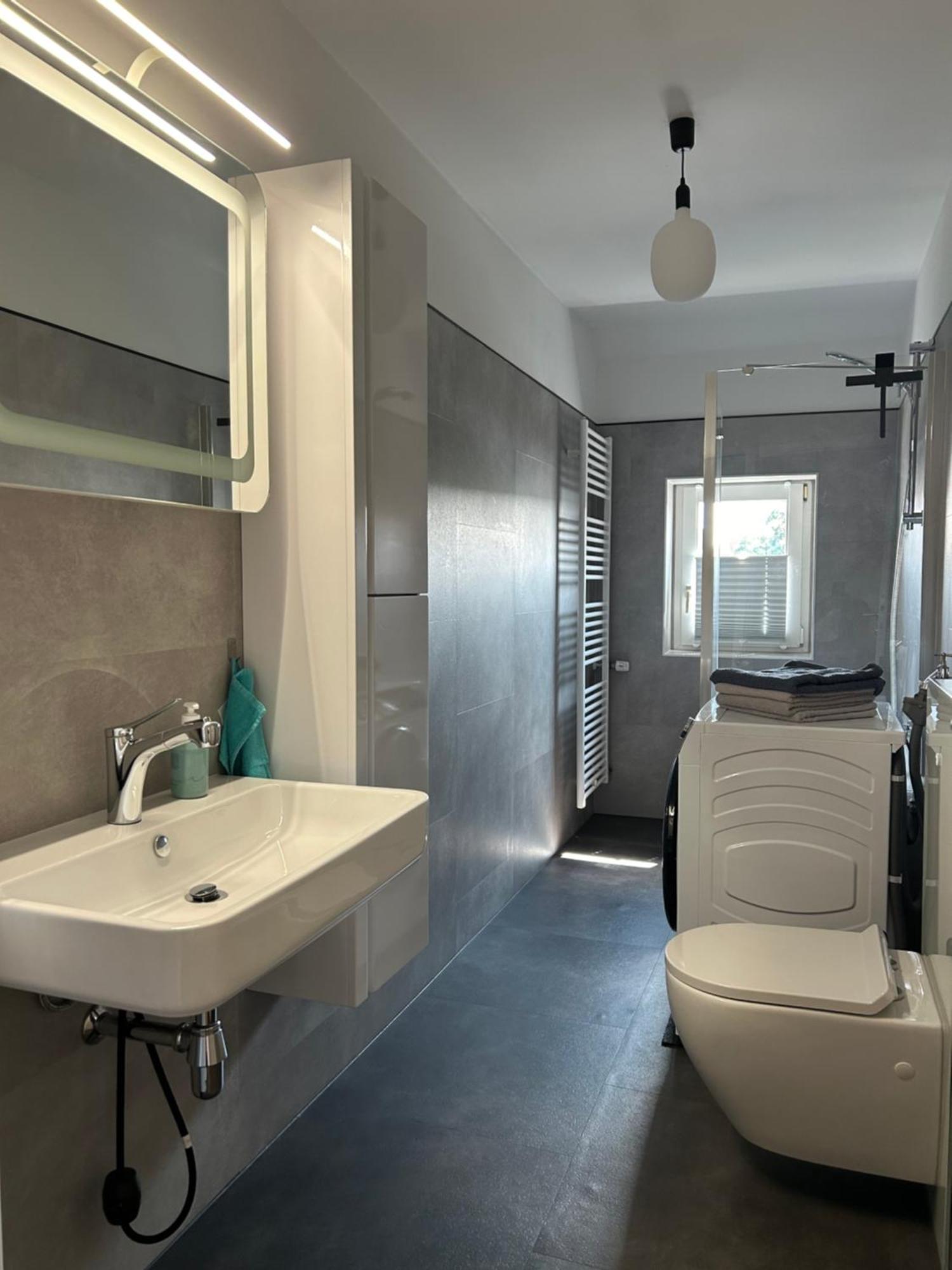 Schoene Neue 4 Zimmer Wohnung Mit Sued-Balkon Bis 8 Personen Naumburg  Zewnętrze zdjęcie