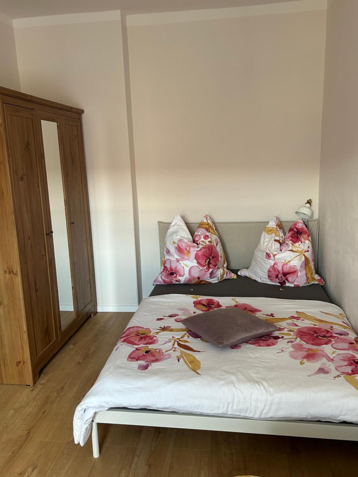 Schoene Neue 4 Zimmer Wohnung Mit Sued-Balkon Bis 8 Personen Naumburg  Zewnętrze zdjęcie