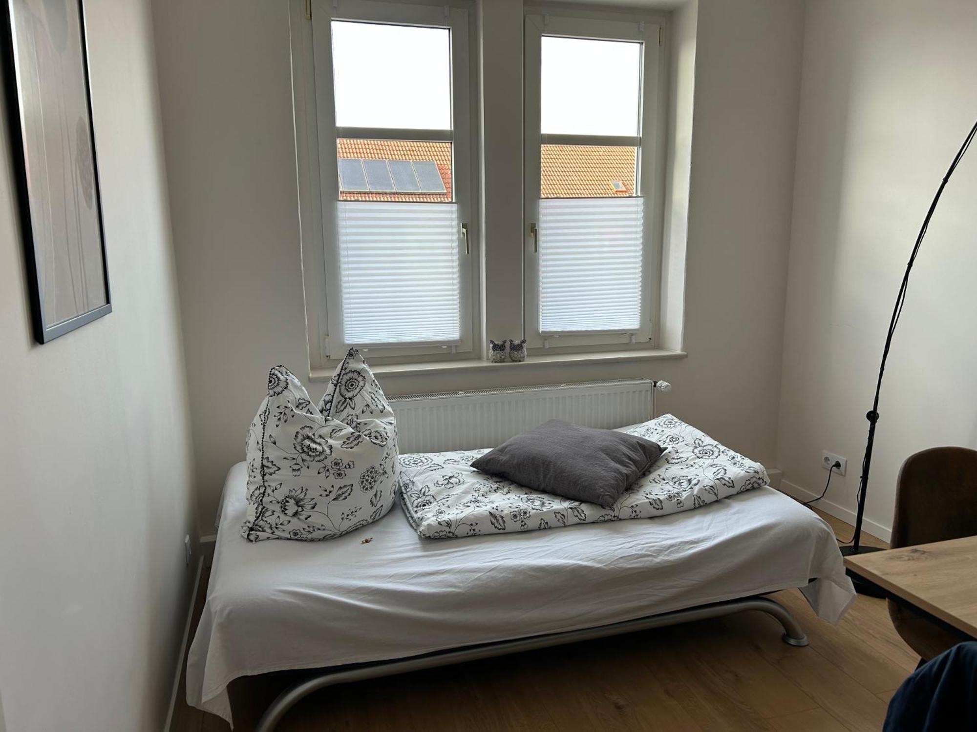 Schoene Neue 4 Zimmer Wohnung Mit Sued-Balkon Bis 8 Personen Naumburg  Zewnętrze zdjęcie