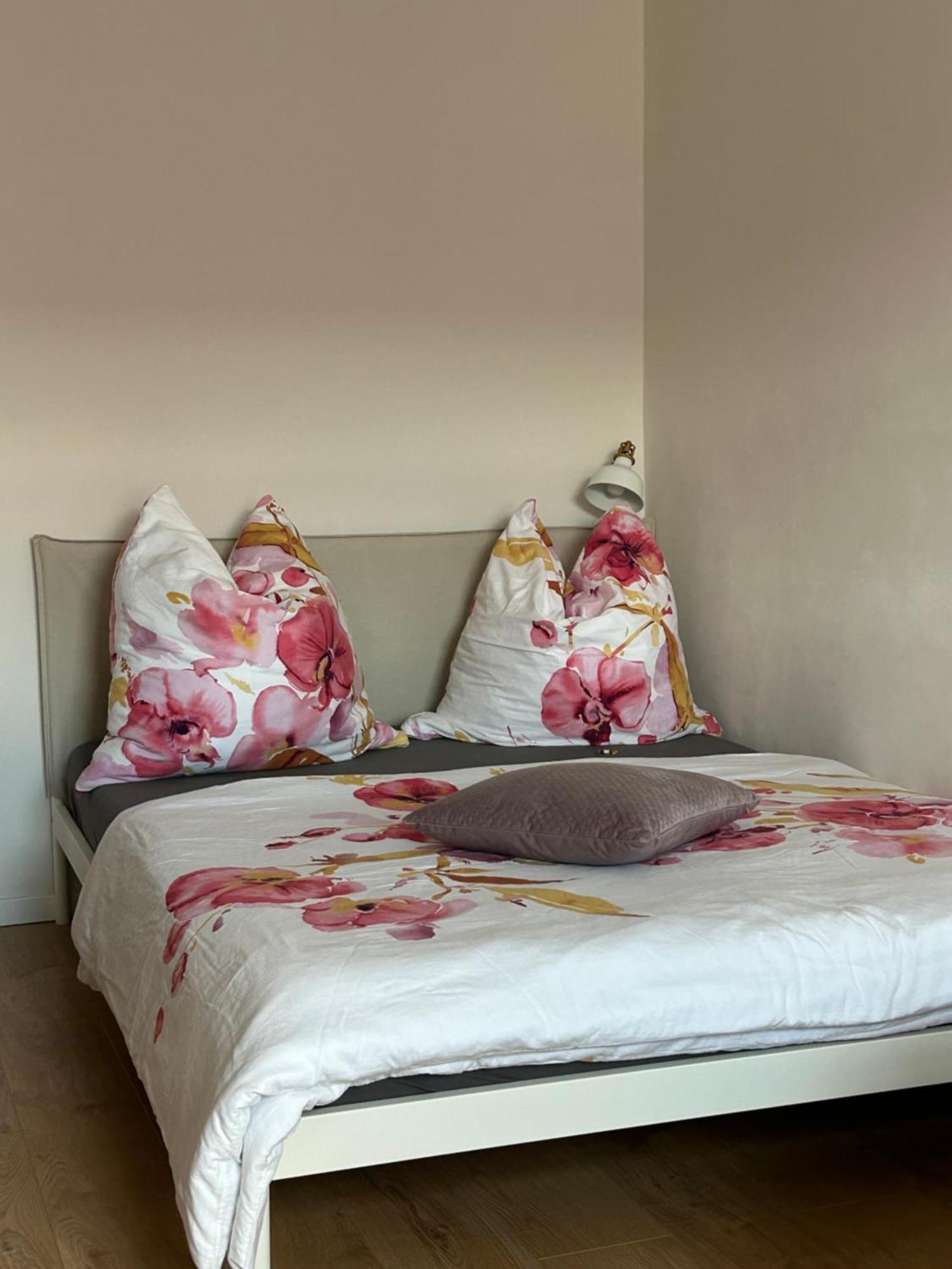 Schoene Neue 4 Zimmer Wohnung Mit Sued-Balkon Bis 8 Personen Naumburg  Zewnętrze zdjęcie