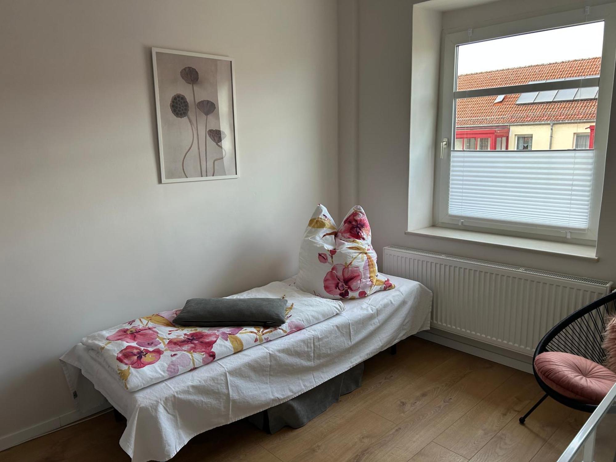 Schoene Neue 4 Zimmer Wohnung Mit Sued-Balkon Bis 8 Personen Naumburg  Zewnętrze zdjęcie